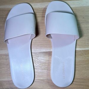 Le Chateau women sandals size 7